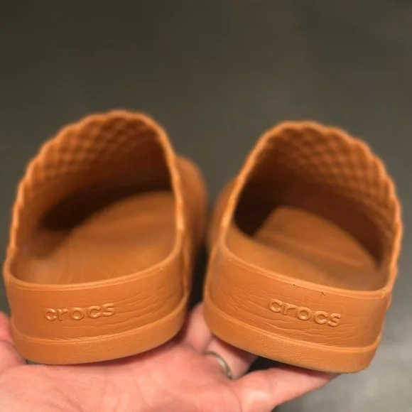 CROCS Crocs Dylan Woven Clog Cognac/tan size Mens 9/ Women’s 11 slip on - Picture 6 of 6